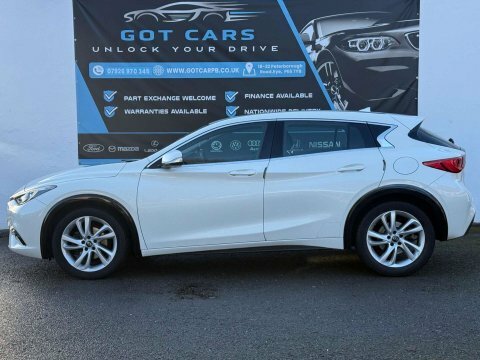 Infiniti Q30 1.5D Business Executive White #3