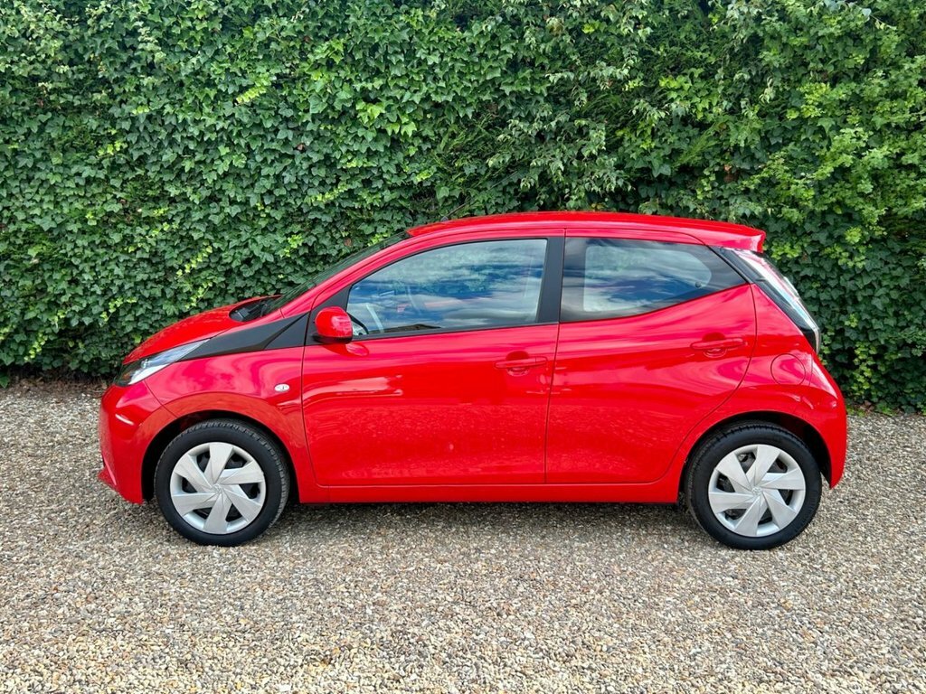 Toyota Aygo 1.0 Vvt-i X-play Hatchback Euro Red #4