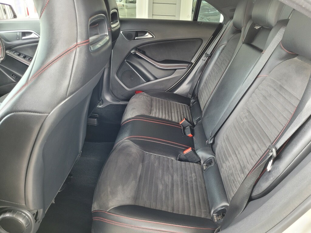 Mercedes-Benz CLA Class Cla 180 Amg Sport Silver #16