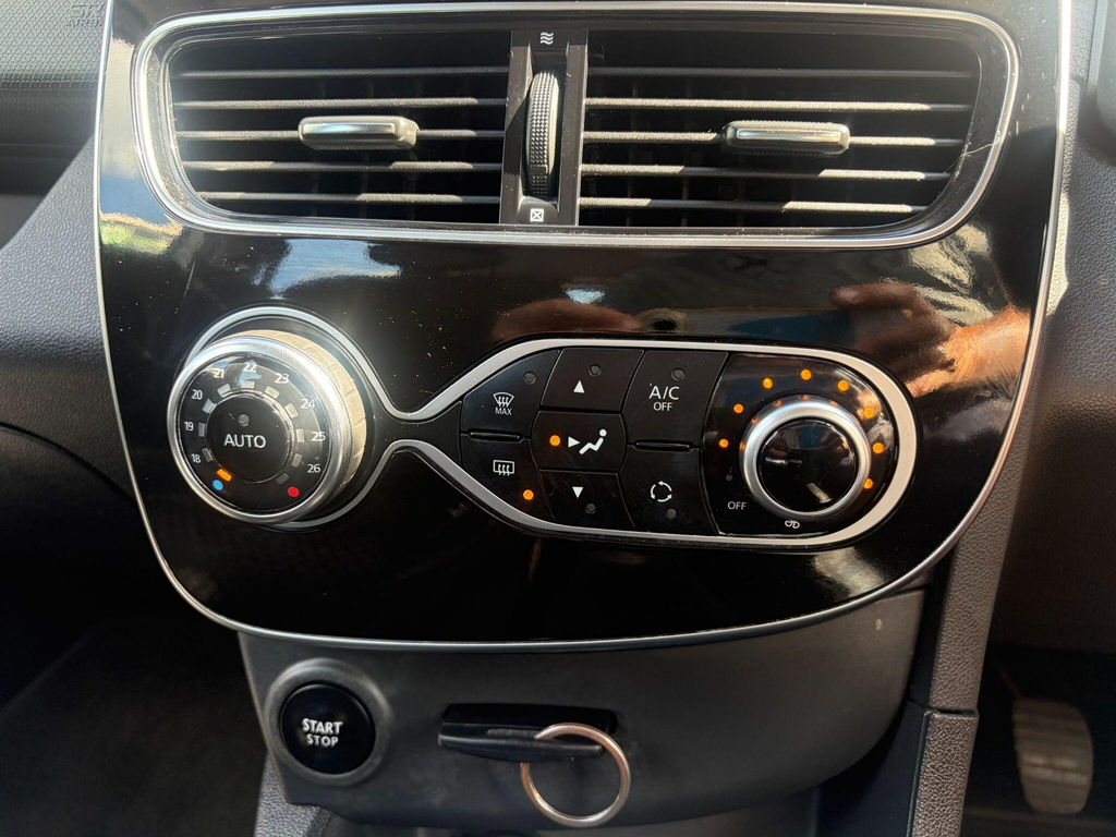 Renault Clio 1.2 16V Play Hatchback Euro 6 7 White #18