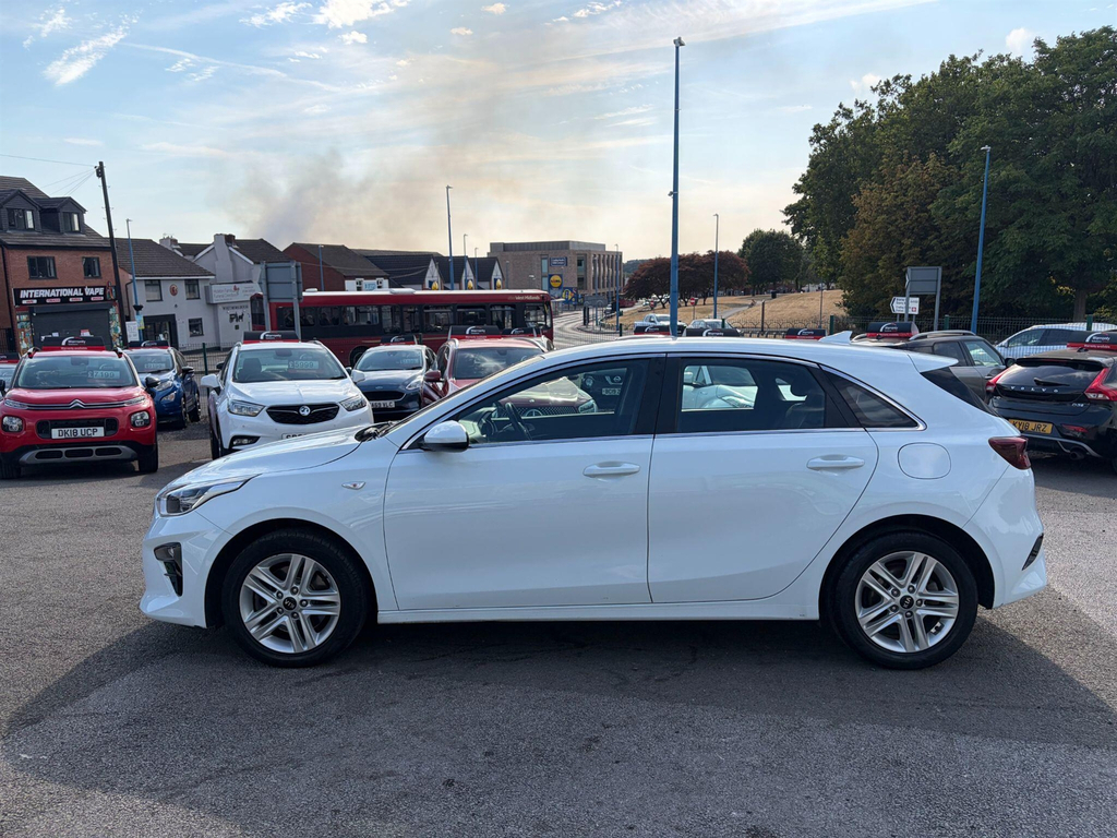 Kia Ceed 1.6 Crdi Mhev 2 Nav Euro 6 Ss White #3