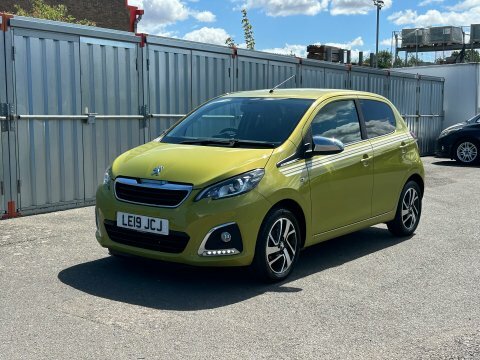 Peugeot 108 Collection Rear Camera Green