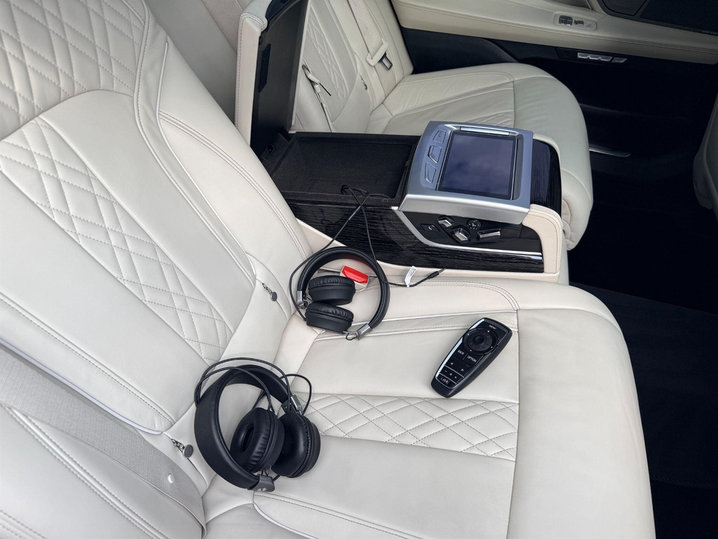BMW 7 Series 4.4 750I V8 M Sport Saloon Euro 6 Black #56