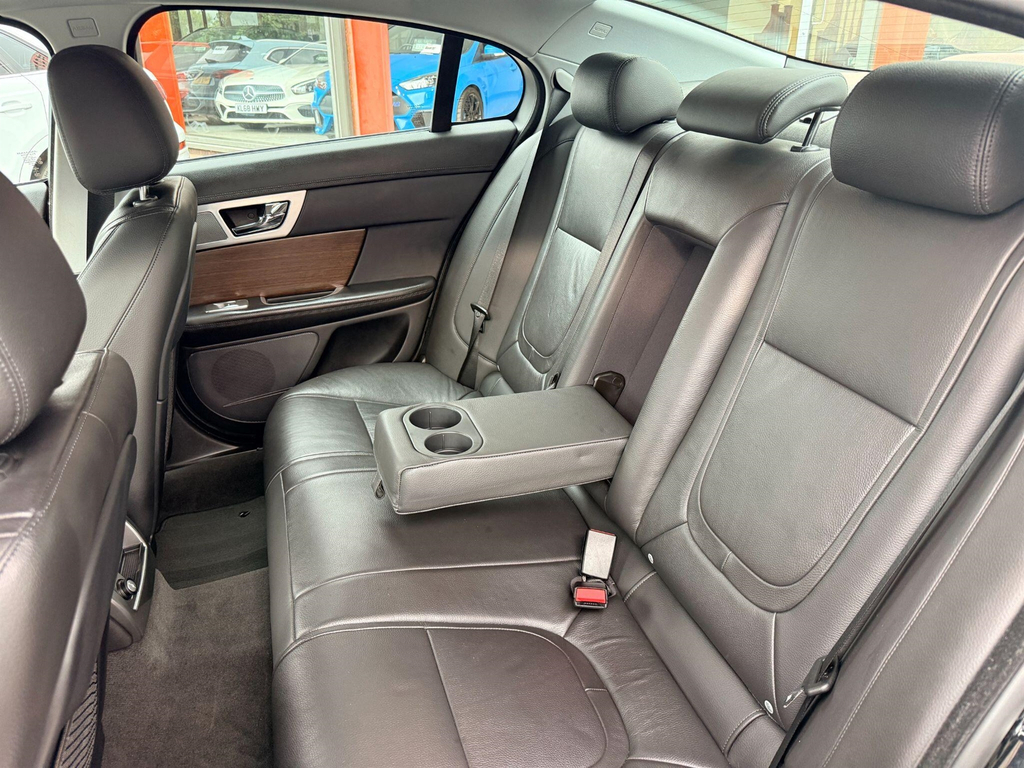 Jaguar XF 2.2Td Luxury Sportbrake Estate  #31