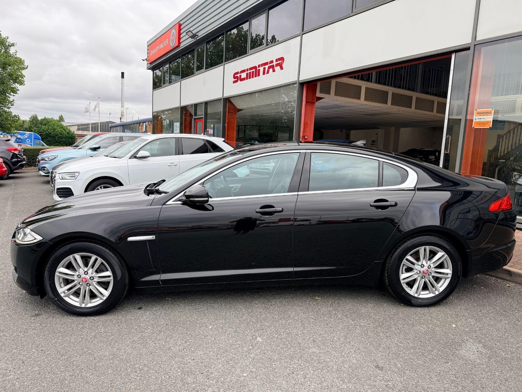 Jaguar XF Saloon Black #2