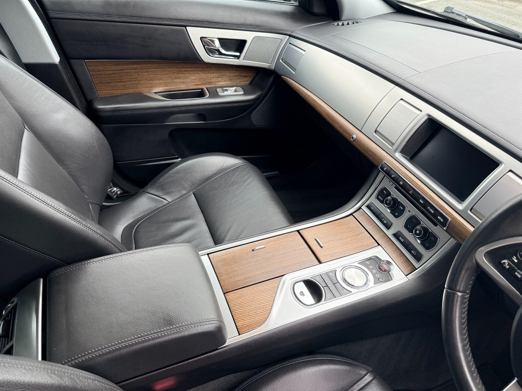 Jaguar XF 2.2Td Luxury Sportbrake Estate  #55