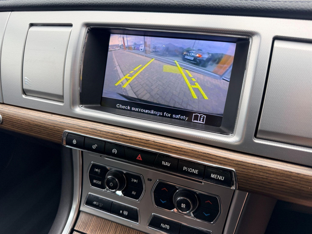 Jaguar XF 2.2Td Luxury Sportbrake Estate  #47