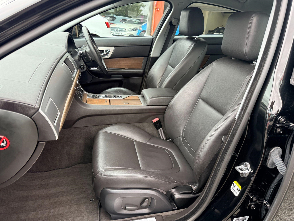 Jaguar XF 2.2Td Luxury Sportbrake Estate  #57