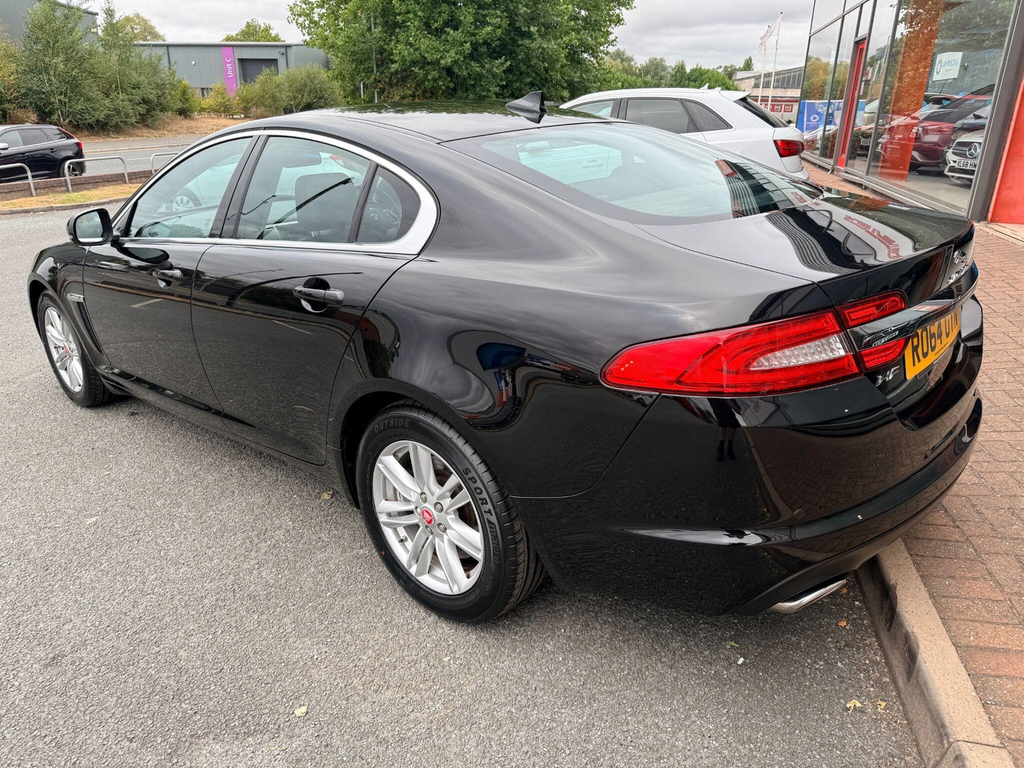 Jaguar XF Saloon Black #5