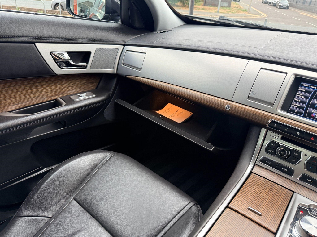 Jaguar XF 2.2Td Luxury Sportbrake Estate  #61