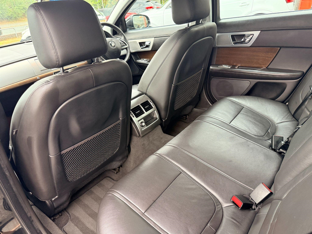 Jaguar XF 2.2Td Luxury Sportbrake Estate  #30
