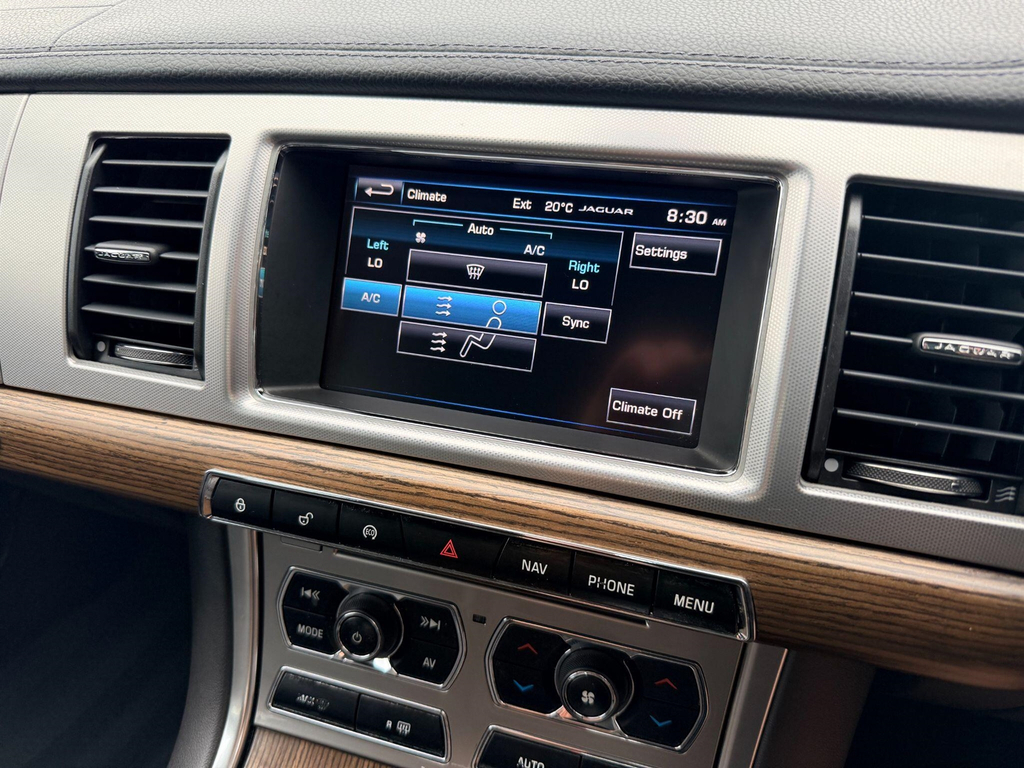 Jaguar XF 2.2Td Luxury Sportbrake Estate  #50