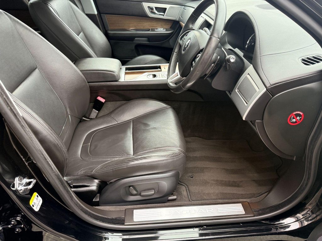 Jaguar XF 2.2Td Luxury Sportbrake Estate  #25