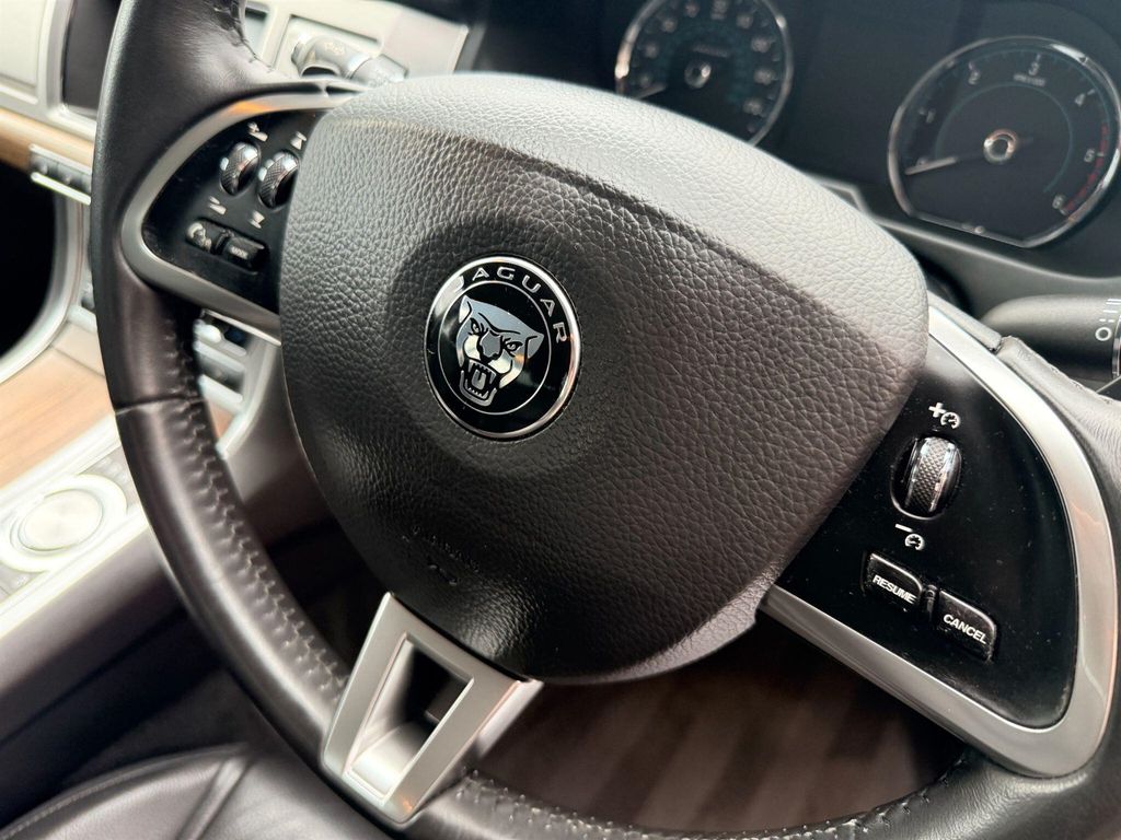 Jaguar XF 2.2Td Luxury Sportbrake Estate  #53
