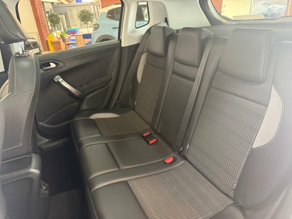 Peugeot 2008 Blue Hdi Allure Premium Grey #34