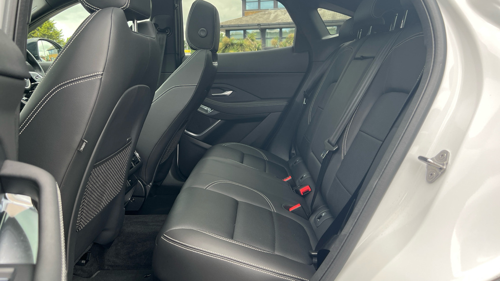 Jaguar E-Pace R-dynamic Se Black White #4