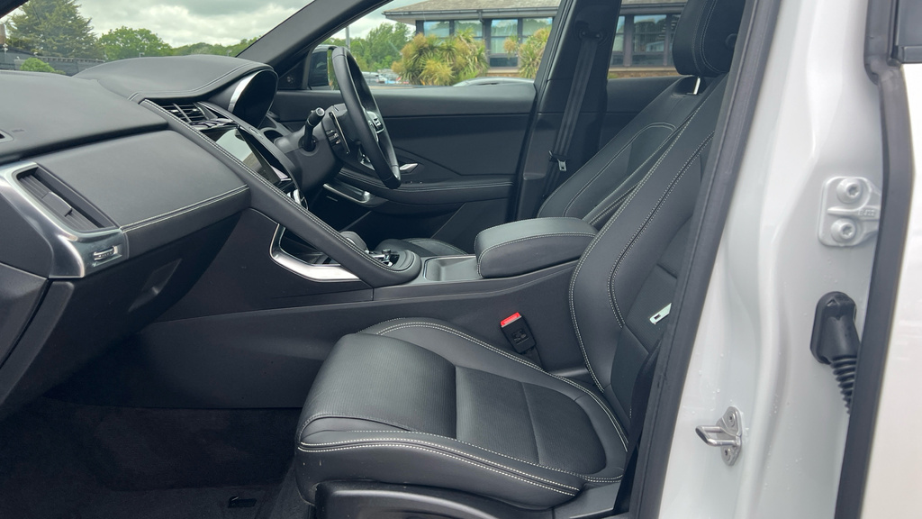 Jaguar E-Pace R-dynamic Se Black White #3