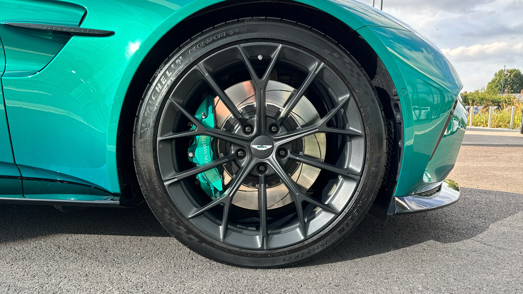 Aston Martin Vantage 4.0L V8 Roadster Green #4