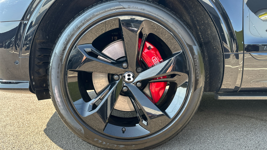 Bentley Bentayga V8 Black #6