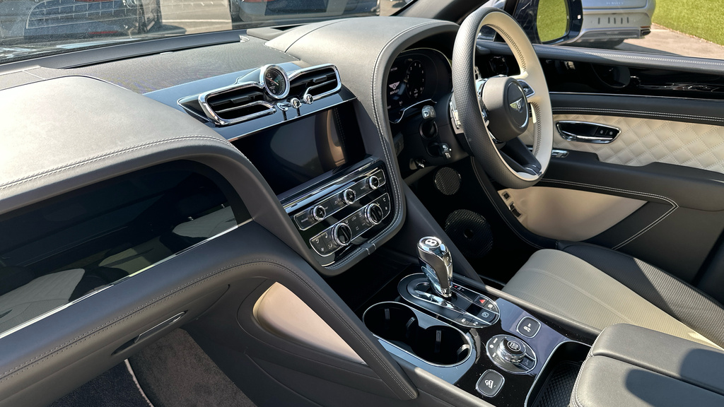 Bentley Bentayga V8 Black #2