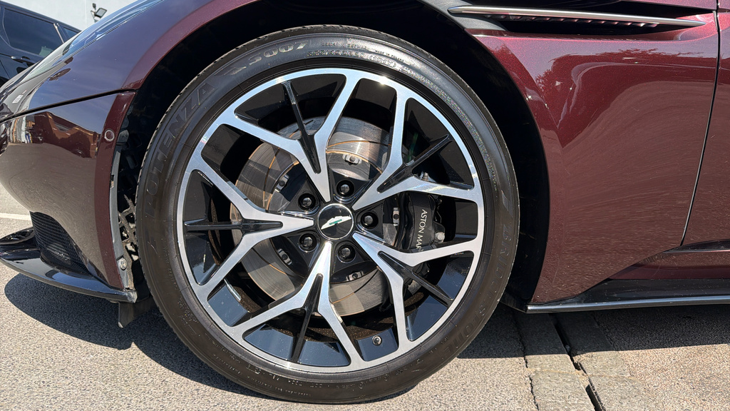 Aston Martin DB11 4.0L V8 Coupe Red #4