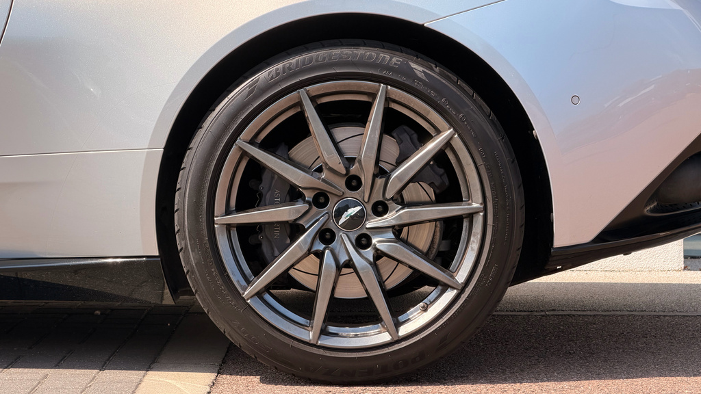 Aston Martin DB11 V12 Euro 6 2-Door #26