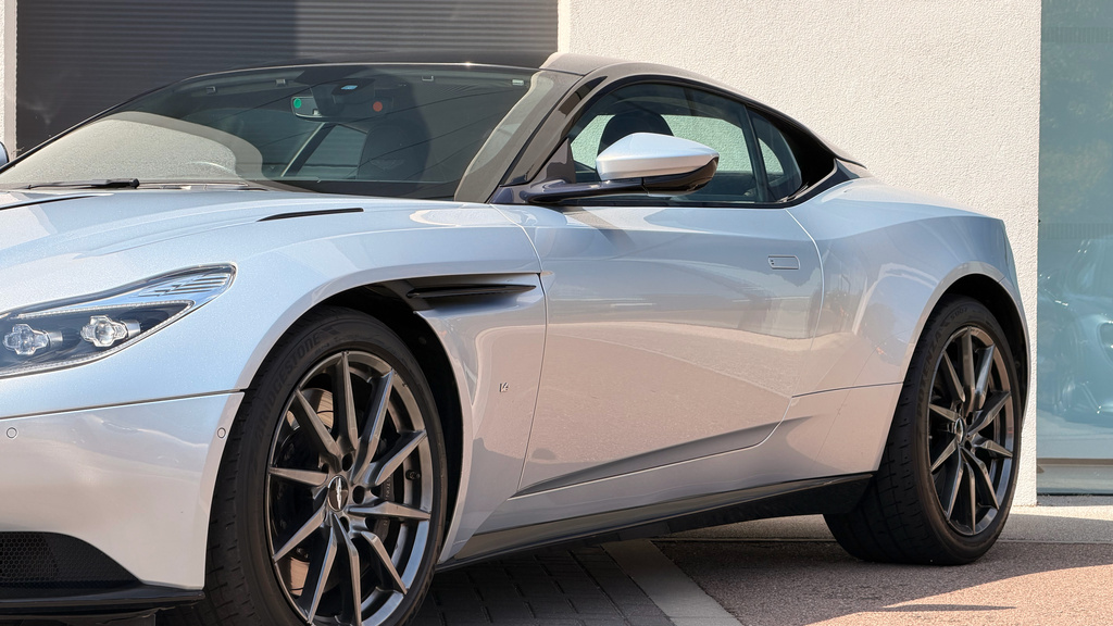 Aston Martin DB11 V12 Euro 6 2-Door #24