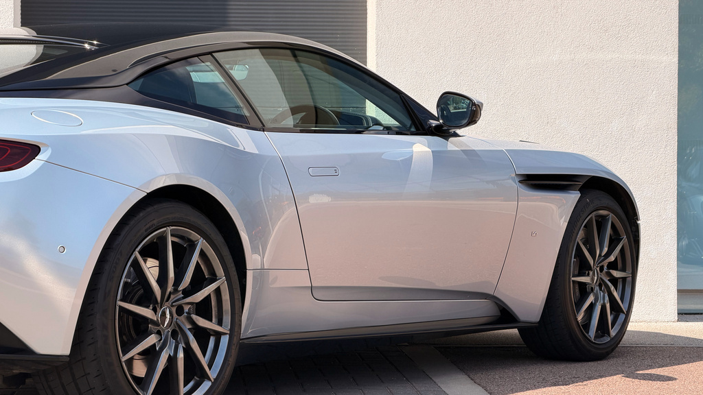 Aston Martin DB11 V12 Euro 6 2-Door #32