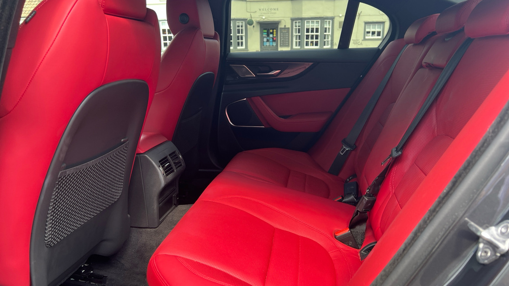 Jaguar XE R-dynamic Hse Black Grey #4