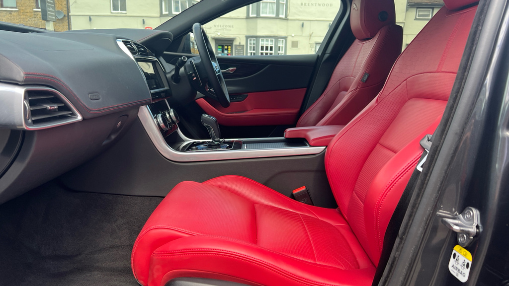 Jaguar XE R-dynamic Hse Black Grey #3