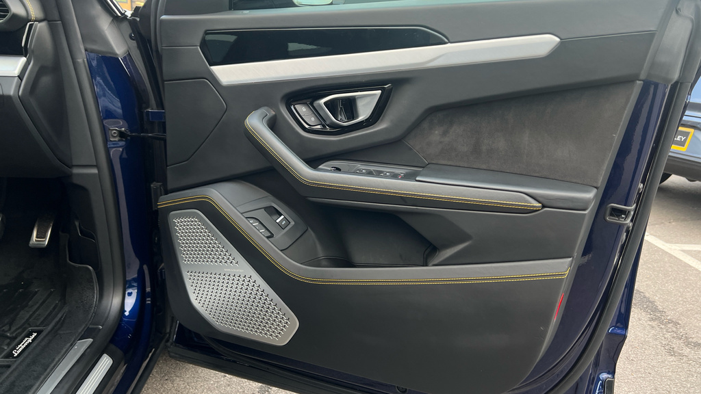 Lamborghini Urus V8 Black #14