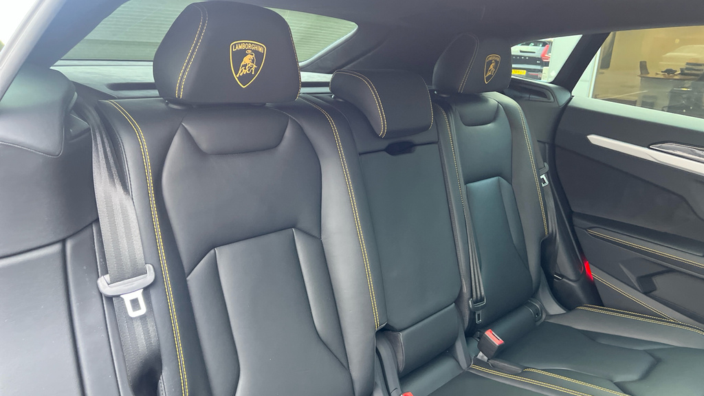 Lamborghini Urus V8 Black #22