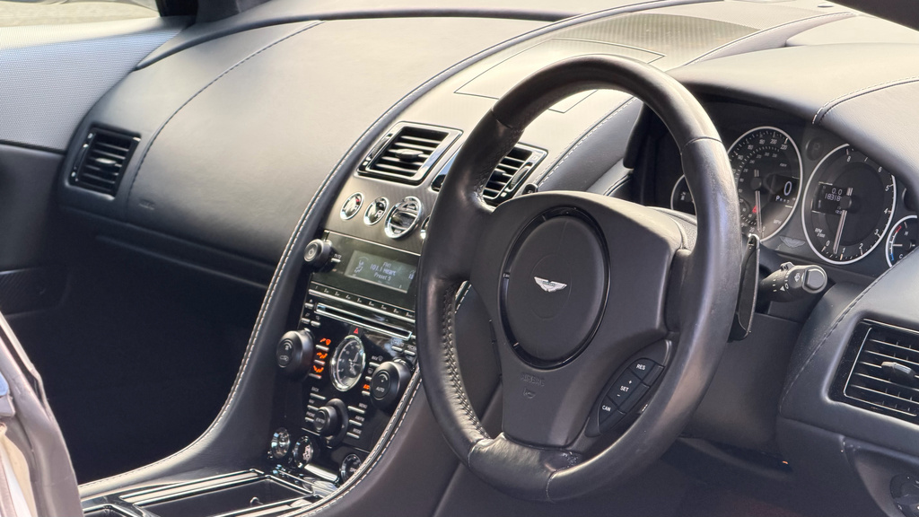 Aston Martin DB9 6.0L V12 Carbon Edition White #3