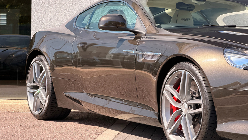 Aston Martin DB9 6.0 V12 Coupe T-tronicii Euro 5 510 Bh Silver #18
