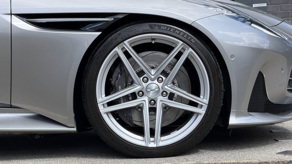 Aston Martin DB12 Volante 4.0L V8 Volante Silver #4