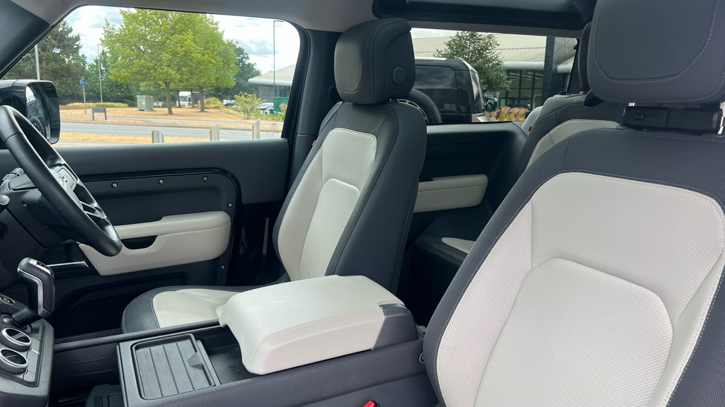 Land Rover Defender 90 X-dynamic Hse 90 Black #3