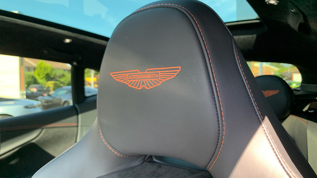 Aston Martin DBX 4.0L V8 707 25My Grey #5