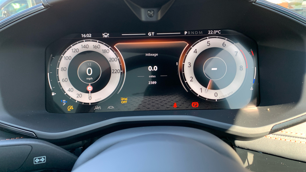 Aston Martin DBX 4.0L V8 707 25My Grey #6