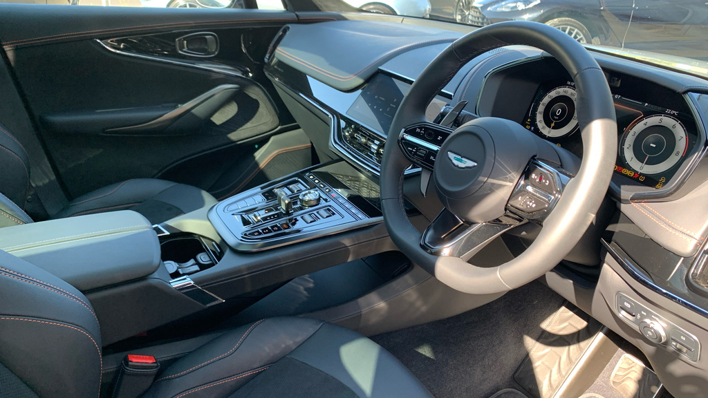 Aston Martin DBX 4.0L V8 707 25My Grey #3