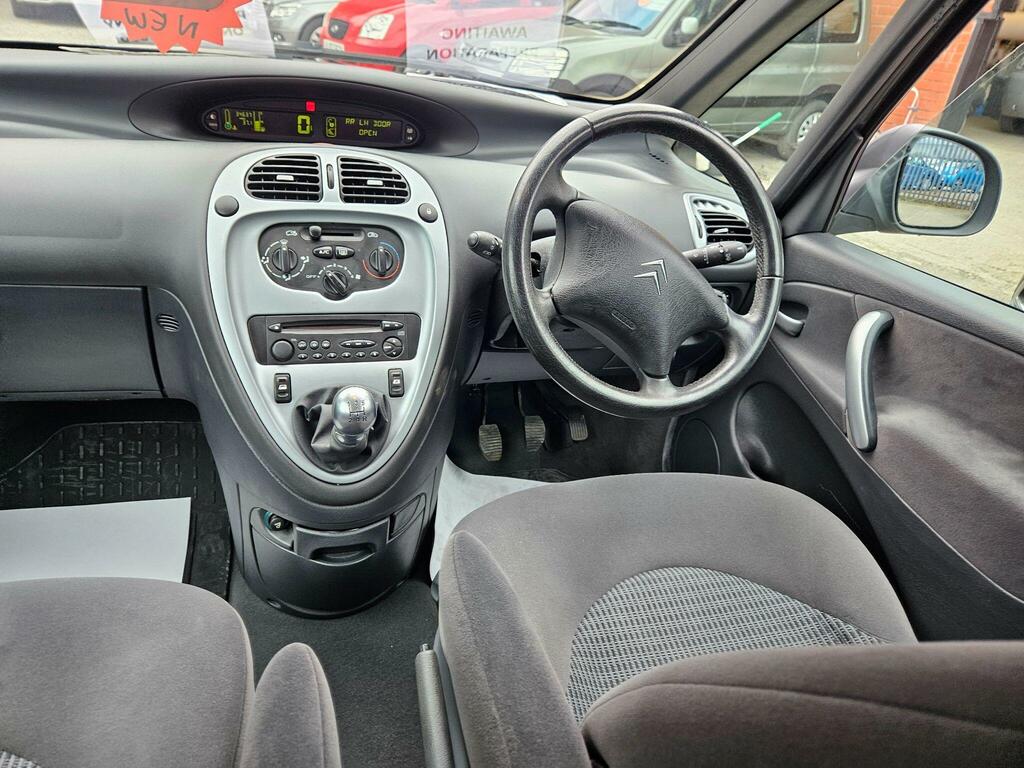 Citroen Xsara Picasso Mpv Red #9