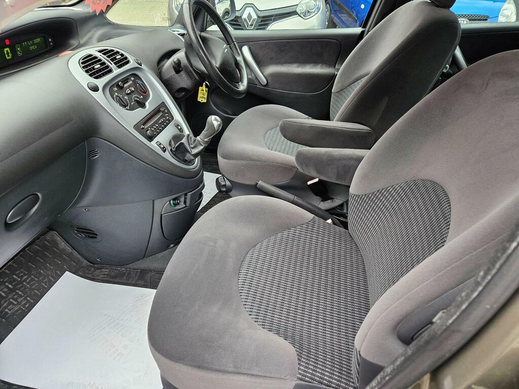 Citroen Xsara Picasso Mpv Red #7