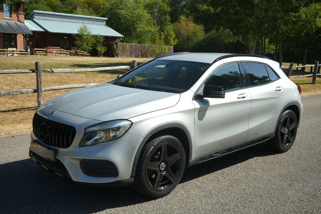 Mercedes-Benz GLA Class Amg Line Silver #4