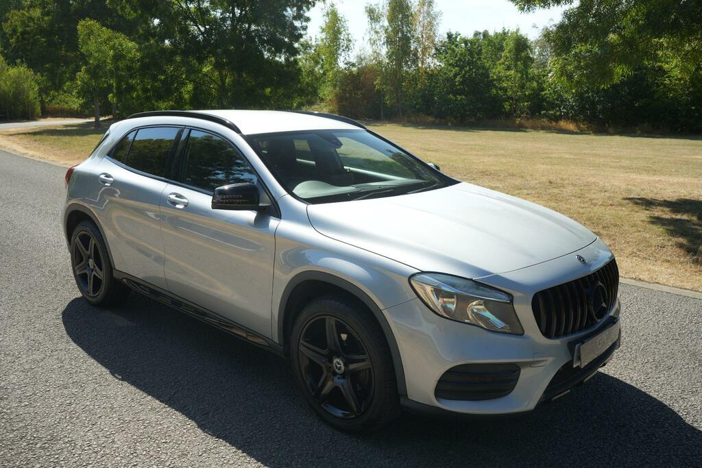 Mercedes-Benz GLA Class Amg Line Silver #2