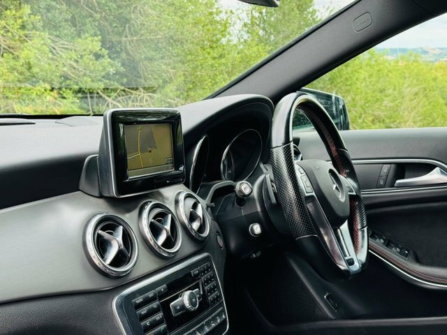 Mercedes-Benz GLA Class 2.1 Gla220 Cdi 4Matic Amg Line Premium 168 Bhp White #7