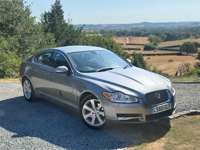Jaguar XF V6 Luxury Saloon Grey