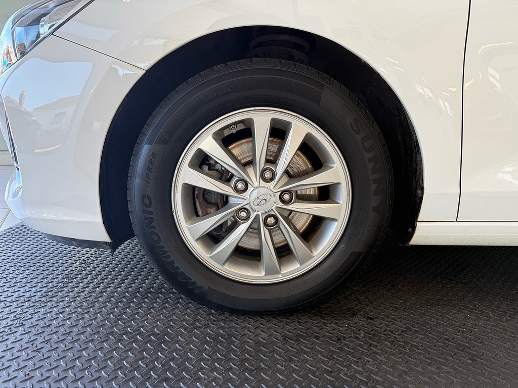 Hyundai I30 1.0 T-gdi Blue Drive S Hatchback White #3