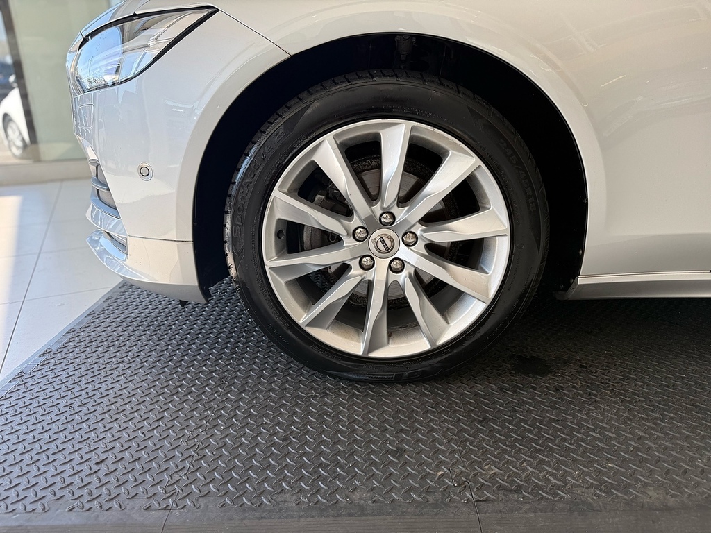 Volvo V90 2.0 D4 Momentum Plus Estate Euro 6 Silver #3