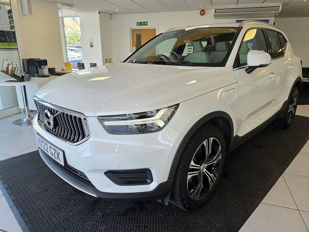 Volvo XC40 H T5 Twin Engine Inscription U2749 Ulez White #3