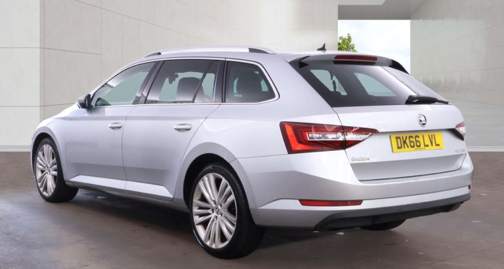 Skoda Superb 2.0 Tdi Sportline Euro 6 Ss White #8