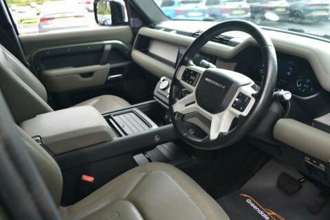 Land Rover Defender 3.0 Defender S Green #4